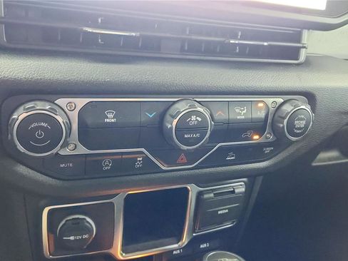 Used 2024 Jeep Gladiator Sport image 36