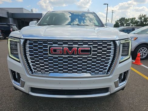 Used 2021 GMC Yukon XL Denali w/ Denali Premium Package AWD/4WD image 7