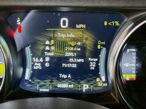 Used 2023 Jeep Wrangler Unlimited Sahara w/ Cold Weather Group AWD/4WD image 13