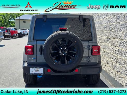 Used 2023 Jeep Wrangler Unlimited Sahara w/ Cold Weather Group AWD/4WD image 4