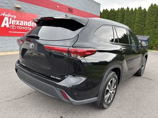Used 2021 Toyota Highlander XLE AWD/4WD video 3