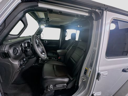 Used 2023 Jeep Wrangler Unlimited Sahara AWD/4WD image 13