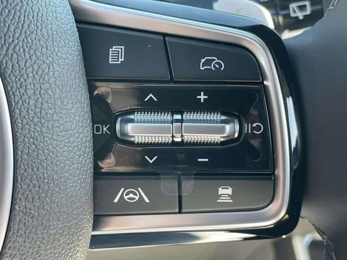 New 2026 Kia Carnival EX FWD image 32