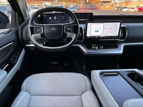 Used 2025 Ford Expedition Max Platinum image 5