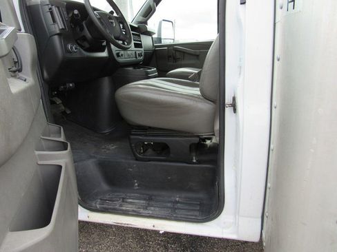 Used 2022 GMC Savana 3500 Extended w/ Power Convenience Package RWD image 27