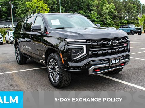 Used 2025 Chevrolet Suburban Z71 AWD/4WD image 4