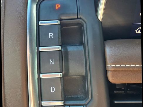 Used 2021 Chevrolet Suburban High Country image 33