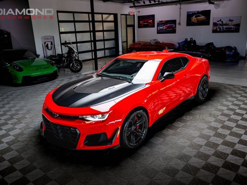 Used 2021 Chevrolet Camaro ZL1 RWD image 76