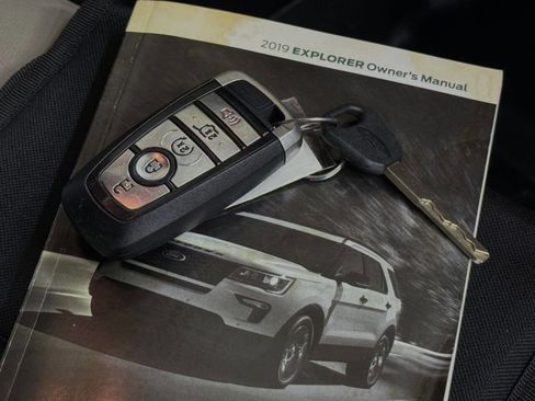 Used 2019 Ford Explorer Limited image 37