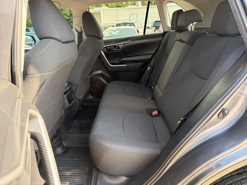 Used 2021 Toyota RAV4 LE FWD image 37