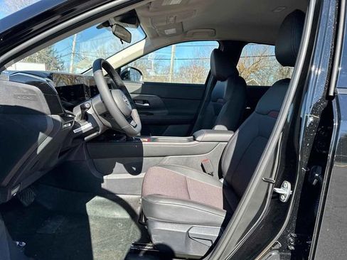 New 2025 Nissan Kicks SR image 8