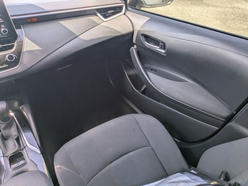 Used 2021 Toyota Corolla LE image 18