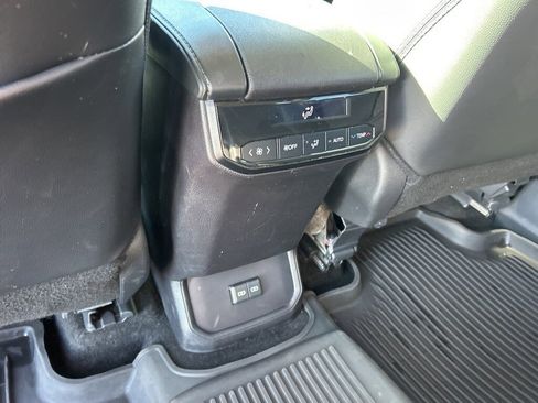 Used 2024 Toyota Highlander XLE image 15