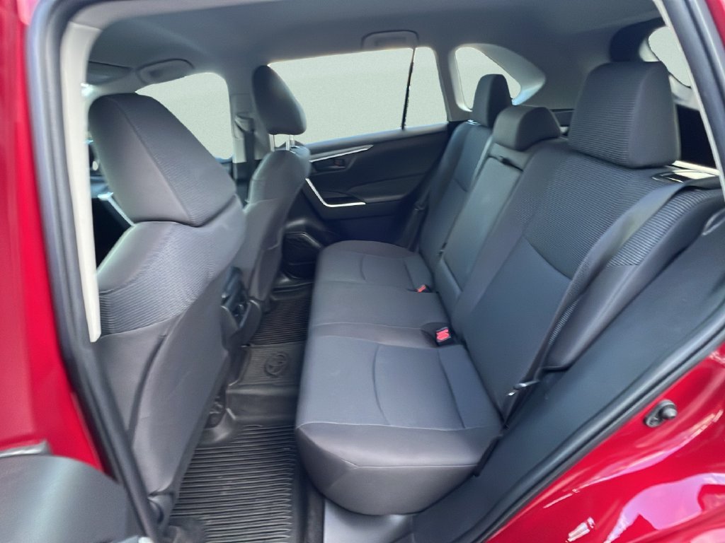 Used 2022 Toyota RAV4 LE AWD/4WD image 10