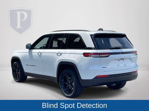 Used 2023 Jeep Grand Cherokee Altitude AWD/4WD image 6