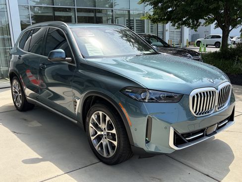 Used 2026 BMW X5 xDrive40i AWD/4WD image 3