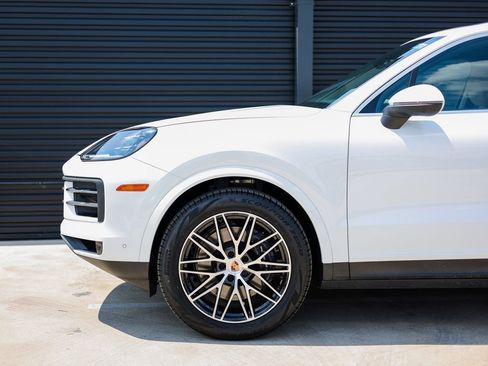 Certified 2026 Porsche Cayenne AWD/4WD image 11