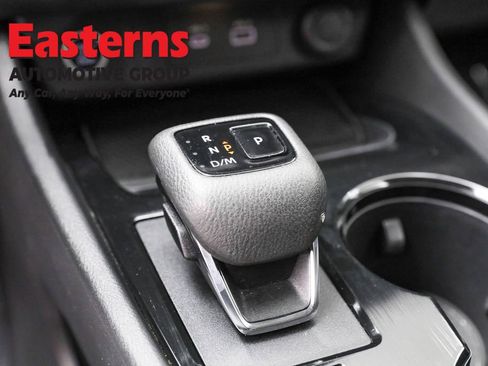 Used 2022 Nissan Rogue SV image 13