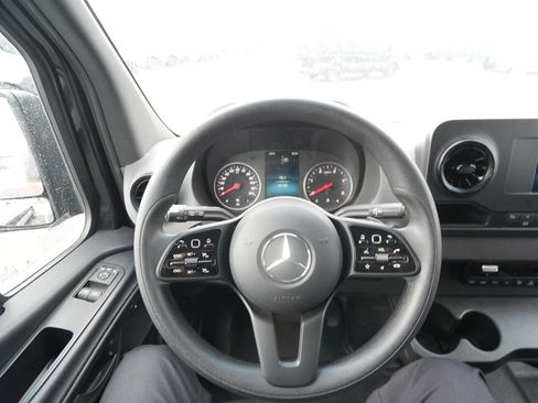Used 2024 Mercedes-Benz Sprinter 2500 image 12