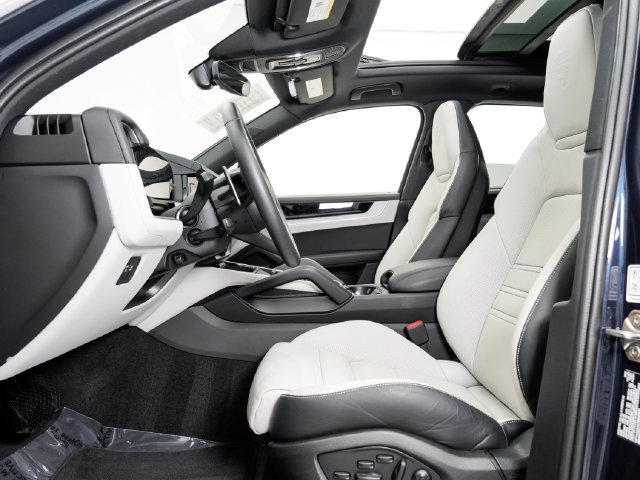 Certified 2026 Porsche Cayenne AWD/4WD image 8