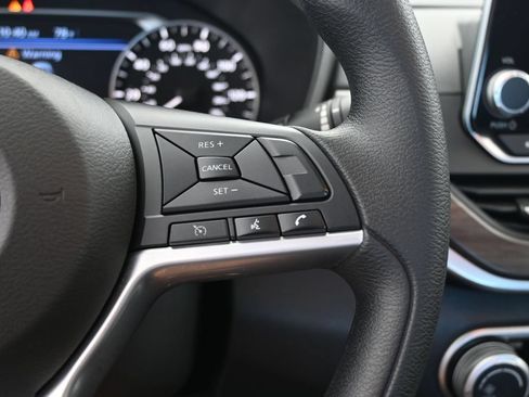 Used 2025 Nissan Altima 2.5 SV FWD image 29