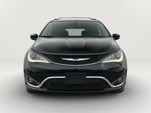 Used 2020 Chrysler Pacifica Limited FWD image 2