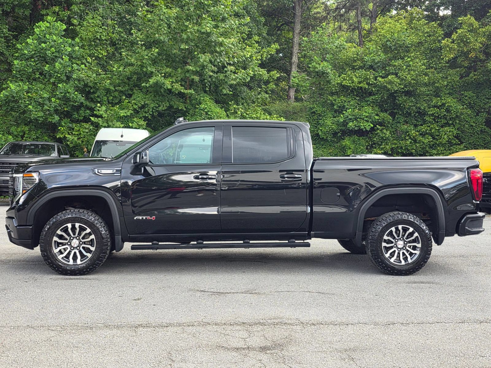 Used 2023 GMC Sierra 1500 AT4 AWD/4WD image 4