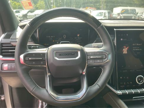 Used 2026 GMC Acadia Denali Ultimate FWD image 14
