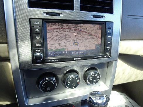 Used 2010 Jeep Liberty Limited w/ Tire & Wheel Group AWD/4WD image 16