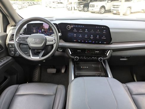 Used 2025 Chevrolet Suburban Z71 AWD/4WD image 24