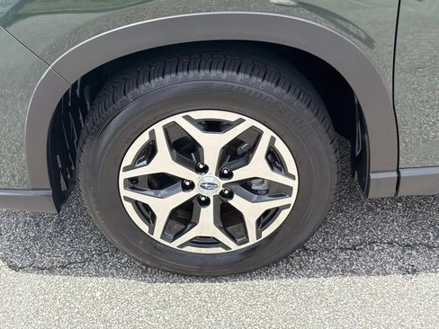 Certified 2024 Subaru Forester Premium AWD/4WD image 11