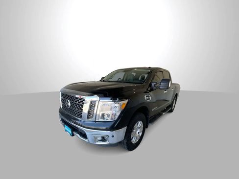 Used 2017 Nissan Titan SV image 4