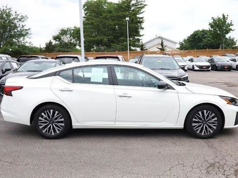 Certified 2025 Nissan Altima 2.5 SV FWD image 5