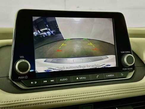 Used 2025 Nissan Rogue SV FWD image 27