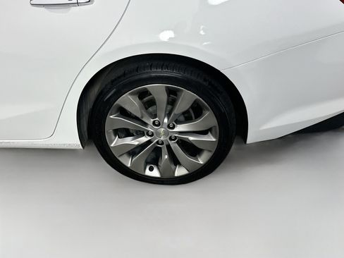 Used 2018 Chevrolet Malibu Premier w/ Premier Sun and Wheel Package FWD image 11