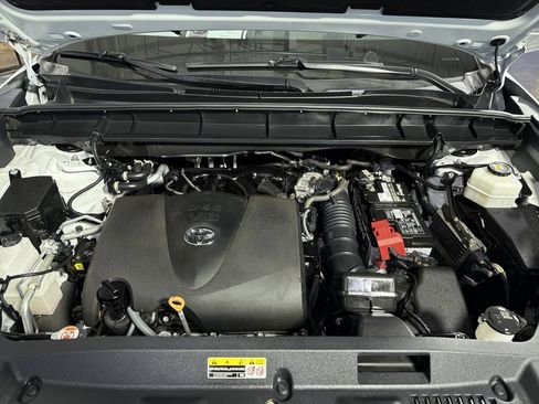 Used 2022 Toyota Highlander XLE AWD/4WD image 30