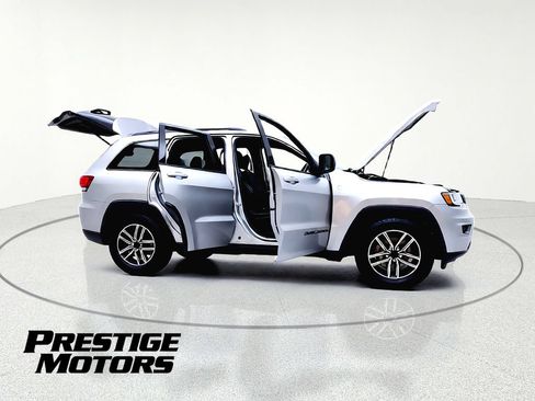 Used 2019 Jeep Grand Cherokee Trailhawk AWD/4WD image 15