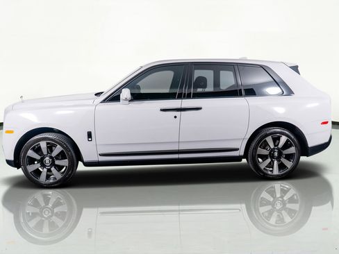 Used 2023 Rolls-Royce Cullinan Base image 15