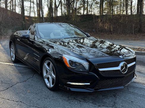 Used 2014 Mercedes-Benz SL 550 w/ Driver Assistance Package image 8
