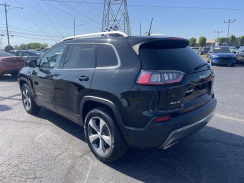 Used 2019 Jeep Cherokee Limited w/ Technology Group AWD/4WD image 3