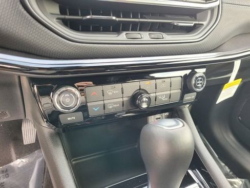 New 2026 Jeep Compass Latitude AWD/4WD image 23