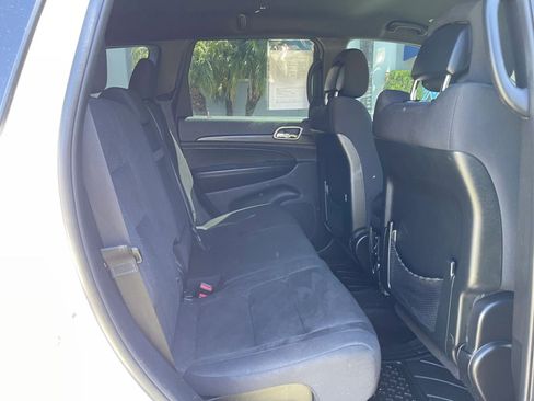 Used 2017 Jeep Grand Cherokee Laredo RWD image 23