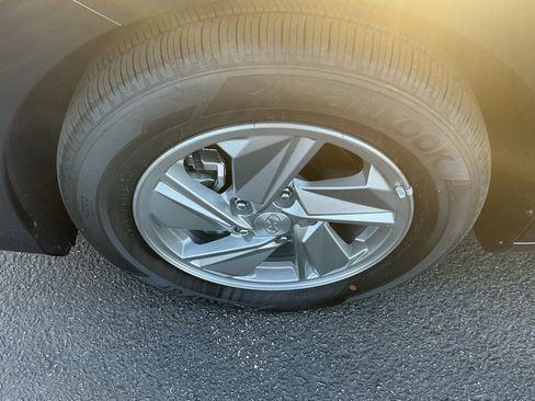 New 2026 Hyundai Elantra SE FWD image 9