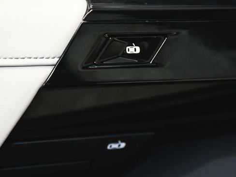 Used 2024 BMW i7 M70 w/ Executive Package AWD/4WD image 11