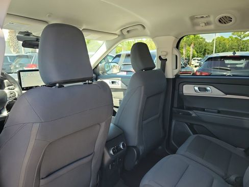 Used 2025 Ford Explorer Active RWD image 26