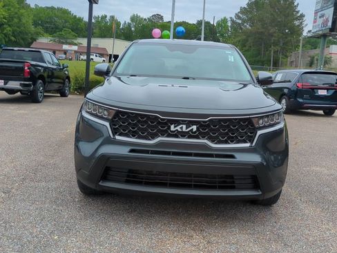 Used 2023 Kia Sorento LX FWD image 2