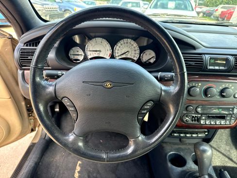 Used 2002 Chrysler Sebring Limited image 12