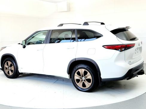 Used 2023 Toyota Highlander Bronze Edition AWD/4WD image 4