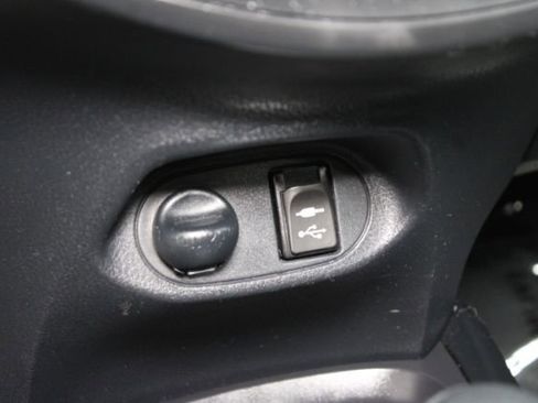 Used 2015 Toyota Yaris LE FWD image 17