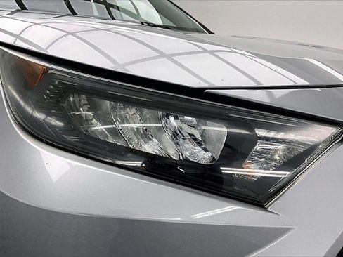 Used 2019 Toyota RAV4 LE image 29